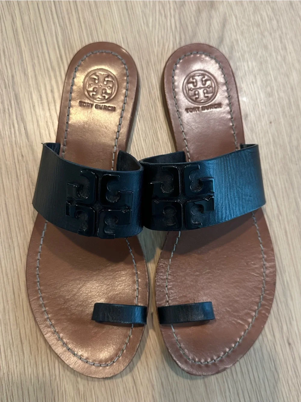 Tory Burch Black Leather Logo Toe-Loop Sandals Size 7